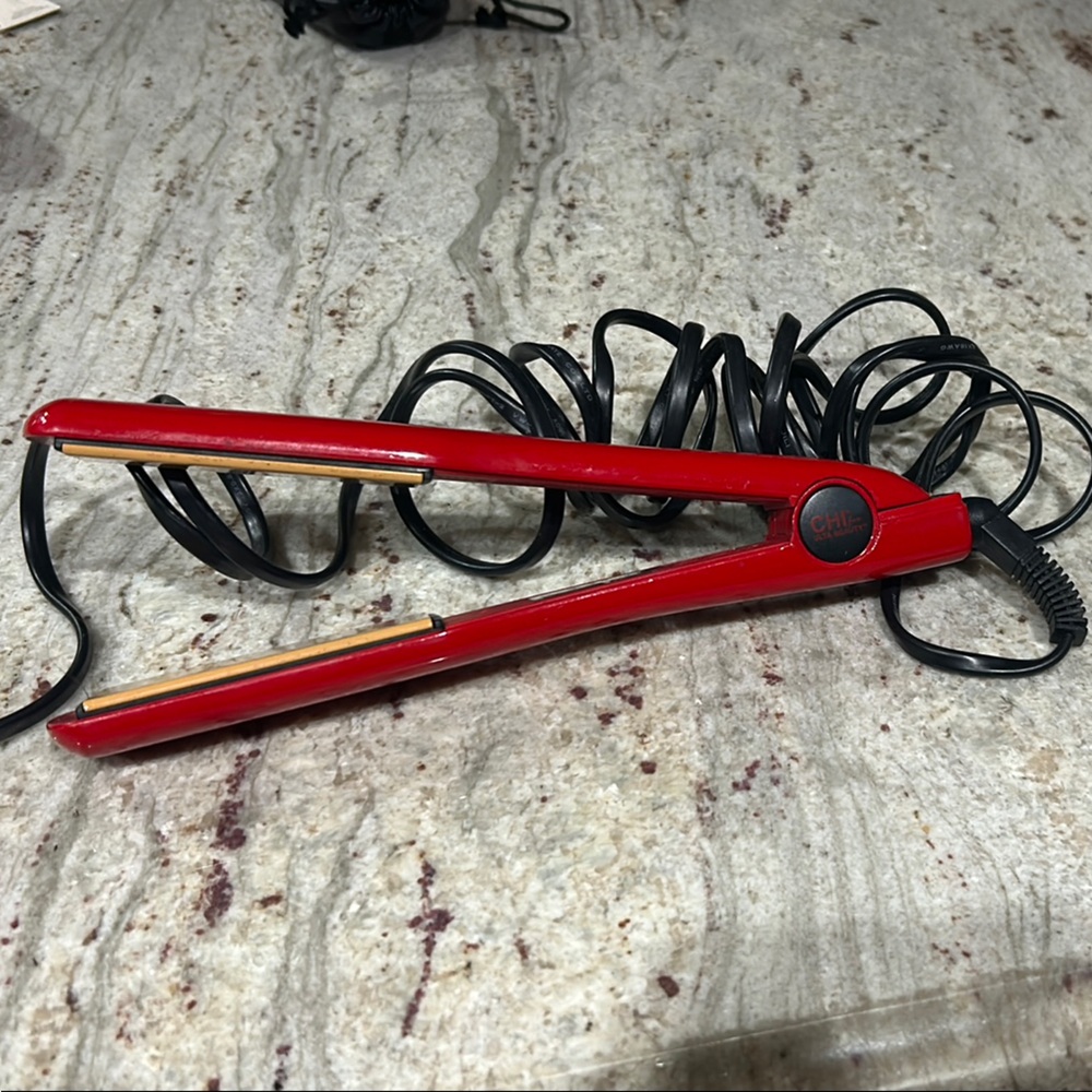 Ulta Beauty Red Hair Straightener - Picture 2 of 3